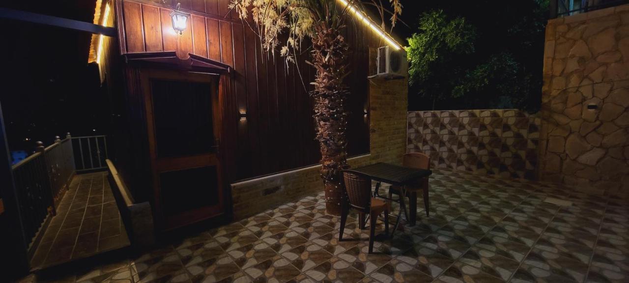 Atoom Lodge Džaraš Exteriér fotografie